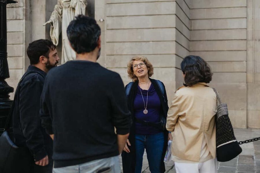 Barcelona: Jewish Quarter 2-Hour Walking Tour - Entering the Sinagoga Mayor