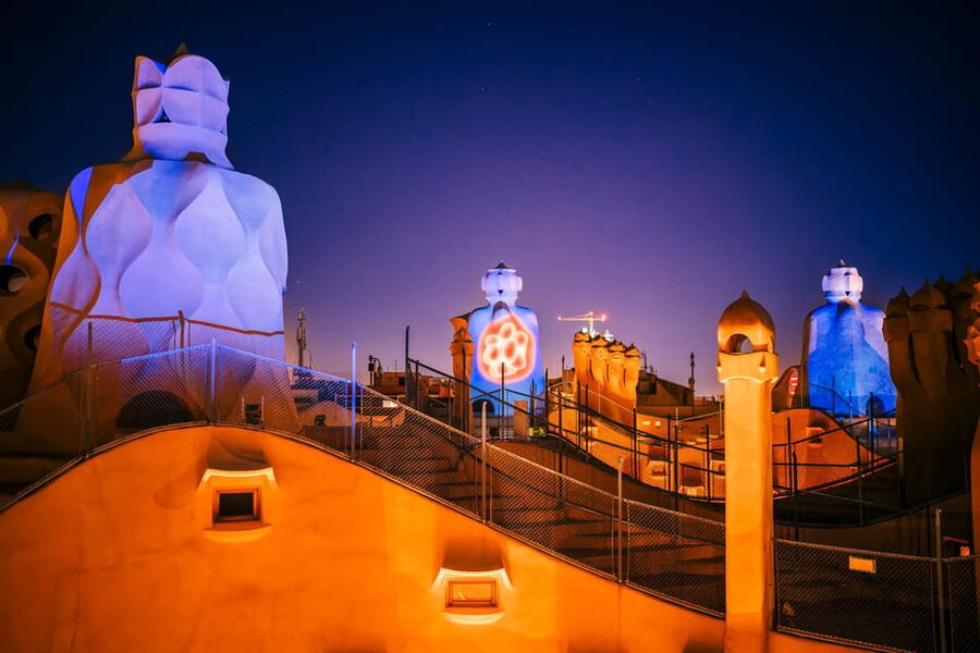 Barcelona: La Pedrera Night Experience - Entering Casa Milà on Passeig de Gracia