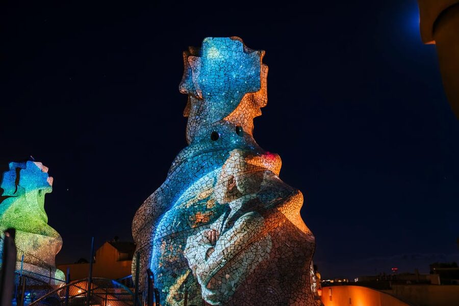 Barcelona: La Pedrera Night Experience - How the guide affects the evening