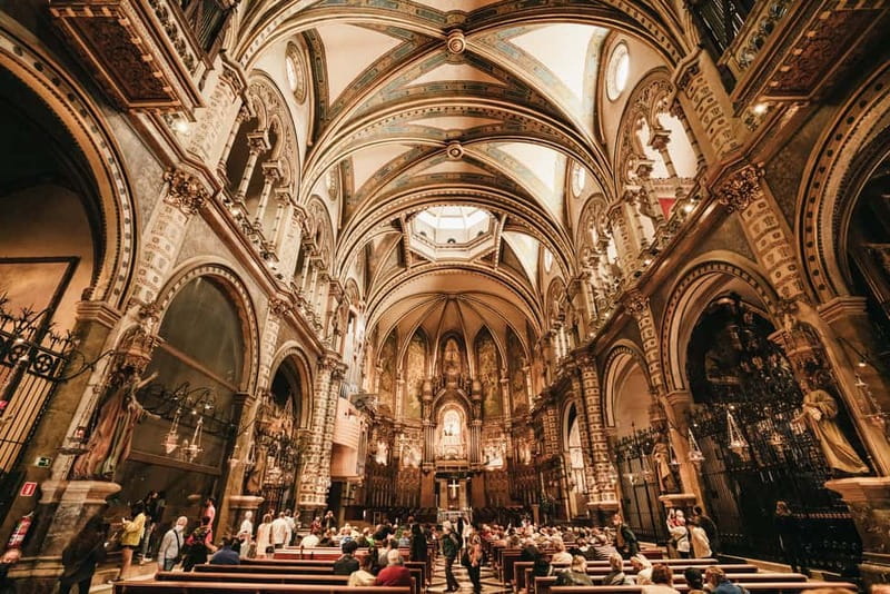 Barcelona: Montserrat and Winery Tour with Tapas or Lunch - From Barcelona Nord to the mountain