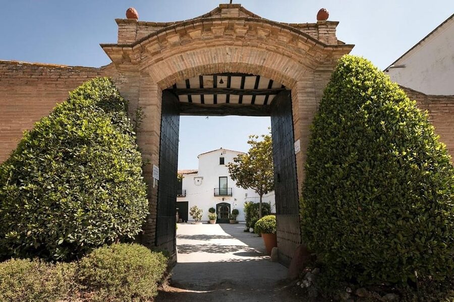Barcelona: Montserrat Tour with Lunch & Wine Tasting Option - Adding Finca Ca n’Estella and a Catalan lunch