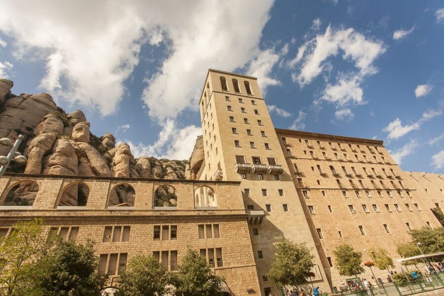 Barcelona: Montserrat with Winery Visit and Farmhouse Lunch - Meeting near Palau de la Música
