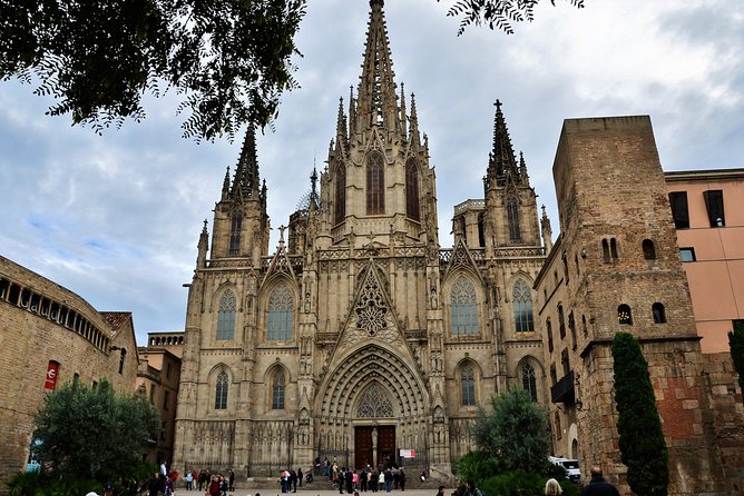 Barcelona Old Town & Gothic Quarter Small Group Tour - Boqueria Market: the most sensory stop
