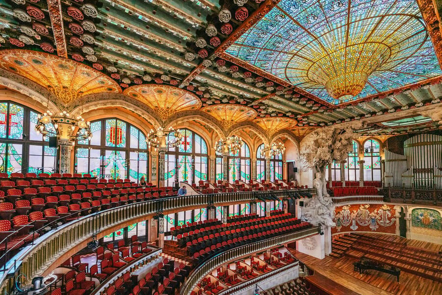 Barcelona: Palau de la Música Guided Tour - The grand staircase and its small details