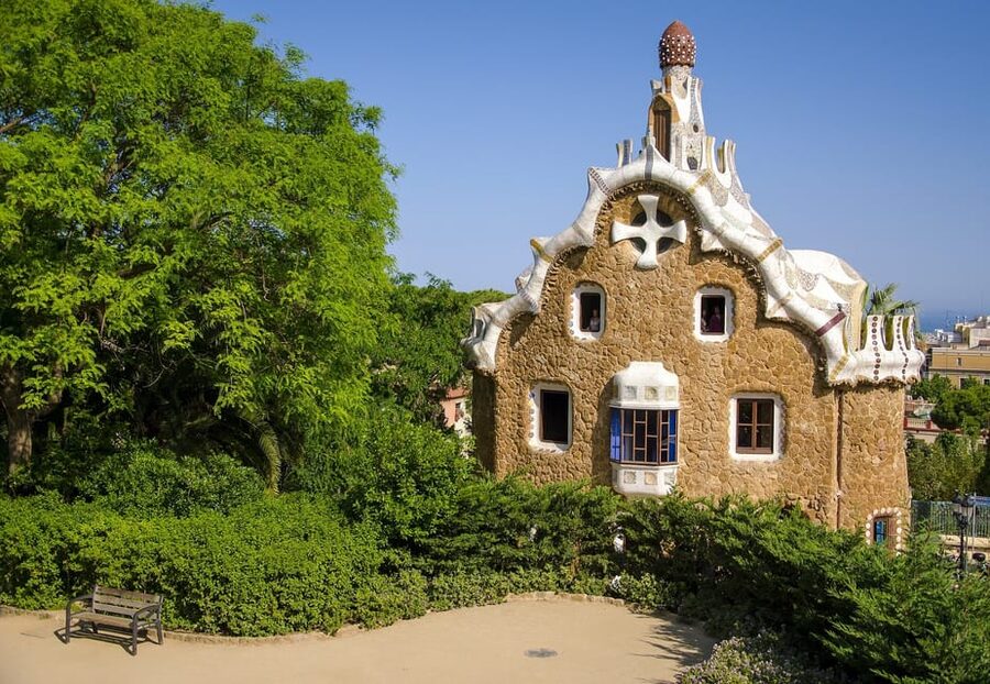 Barcelona: Park Güell Guided Tour - The Main Square and Barcelona Views