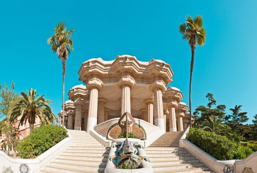 Barcelona: Park Güell Guided Tour & Priority Access - Entering the Monumental Zone