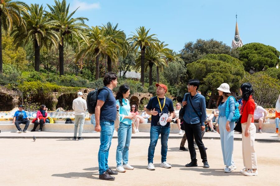 Barcelona: Park Güell Guided Tour with Fast-Track Access - Key points at a glance