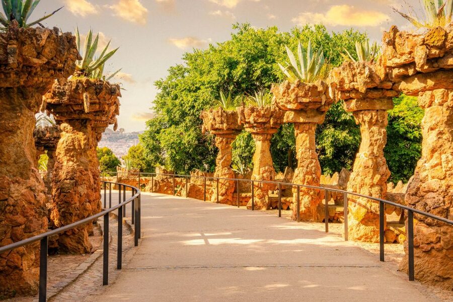 Barcelona: Park Güell Guided Tour with Fast-Track Ticket - Walking, Weather, and Practical Comfort