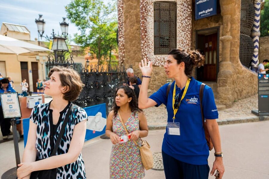 Barcelona: Park Guell Guided Tour with Skip The Line Entry - From Private Development to Public Park