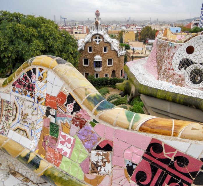 Barcelona: Park Güell & Sagrada Familia Guided Tour - The move to Park Güell requires your own planning