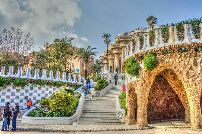 Barcelona: Park Guell Skip the Line Guided Tour - What the guide adds to Gaudí’s design
