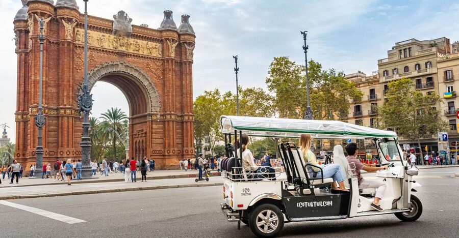 Barcelona: Private City Tour by Eco Tuk Tuk - Sagrada Familia and Gaudí’s Eixample