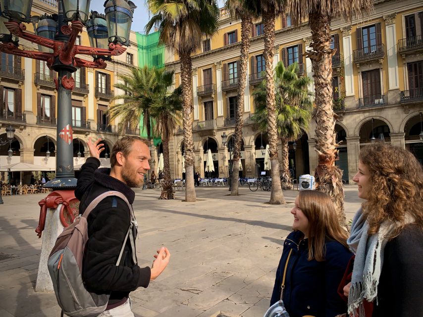 Barcelona: Ramblas, Gothic & Gaudí Architecture Walking Tour - What the guides add to the experience