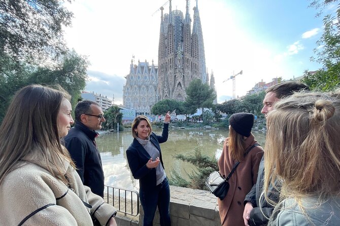 Barcelona Sagrada Familia and Guell Park drink and tapa - Why these two Gaudí sites work well together