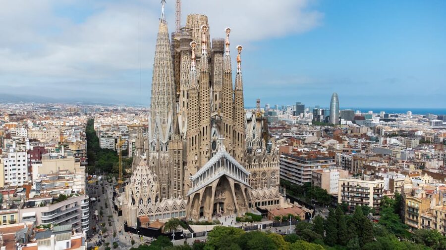Barcelona: Sagrada Familia and Park Guell Combo Guided Tour - Sagrada Familia: the main event for most people