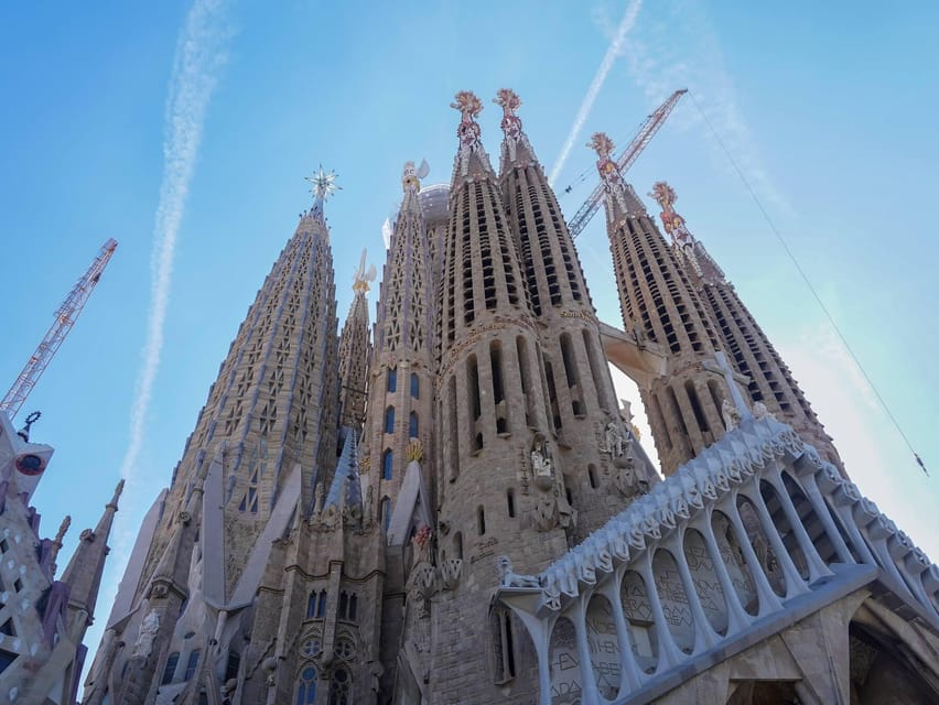 Barcelona: Sagrada Familia and Park Güell Tour - Should you book it?