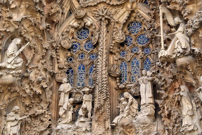 Barcelona: Sagrada Familia Fast Track Tour with Tower Option - How the Two-Hour Schedule Feels