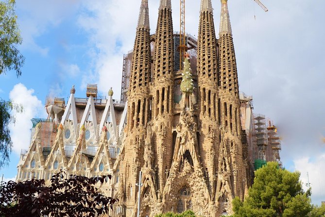 Barcelona: Sagrada Familia Fast Track Tour with Tower Option - Is $78.44 a Fair Price?