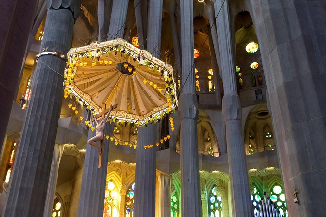 Barcelona: Sagrada Familia Guided Tour with Fast Track Access - The facades, figures, and unfinished story