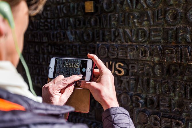 Barcelona: Sagrada Familia Guided Tour with Fast Track Access - The interior is the real payoff