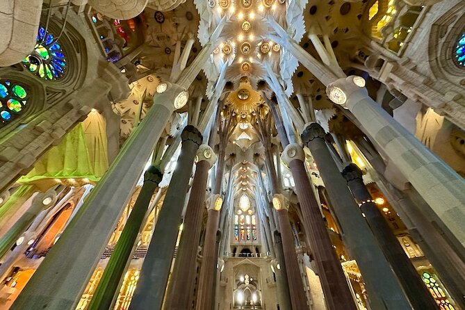 Barcelona: Sagrada Familia & Park Guell Guided Tour + Transfer - Entering Sagrada Família after the crowds