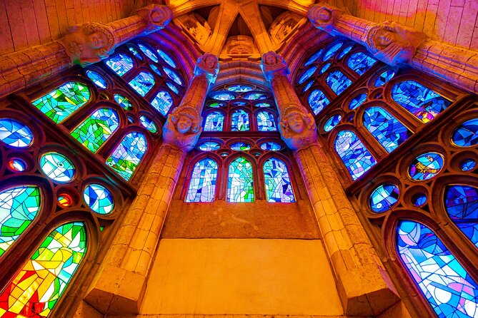 Barcelona: Sagrada Familia Priority Access Guided Tour - Meeting at Plaça de Gaudí