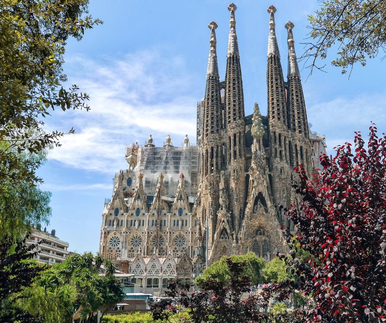 Barcelona: Sagrada Família Skip the Line Tour & Entry Ticket - Key points at a glance