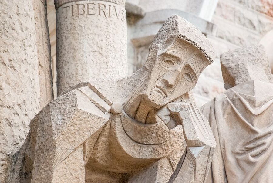 Barcelona: Sagrada Família Skip the Line Tour & Entry Ticket - Inside the basilica, where light does the talking