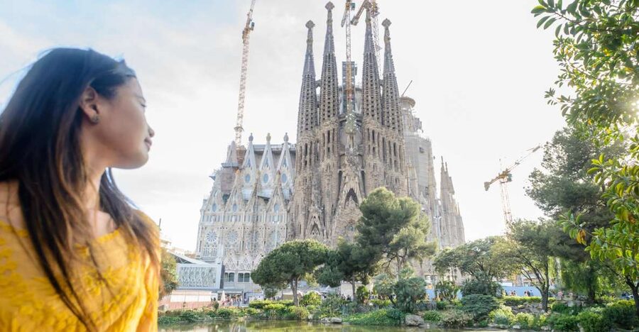 Barcelona: Sagrada Familia Tour & Optional Tower Visit - Meeting at Mallorca Street