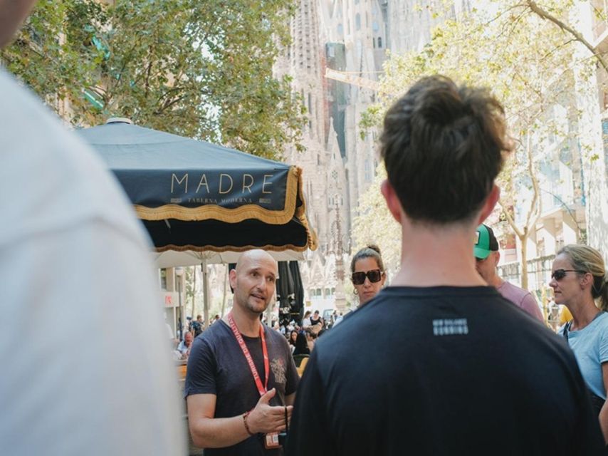 Barcelona: Sagrada Familia Tour with Skip-the-Line Access - The guides make the biggest difference