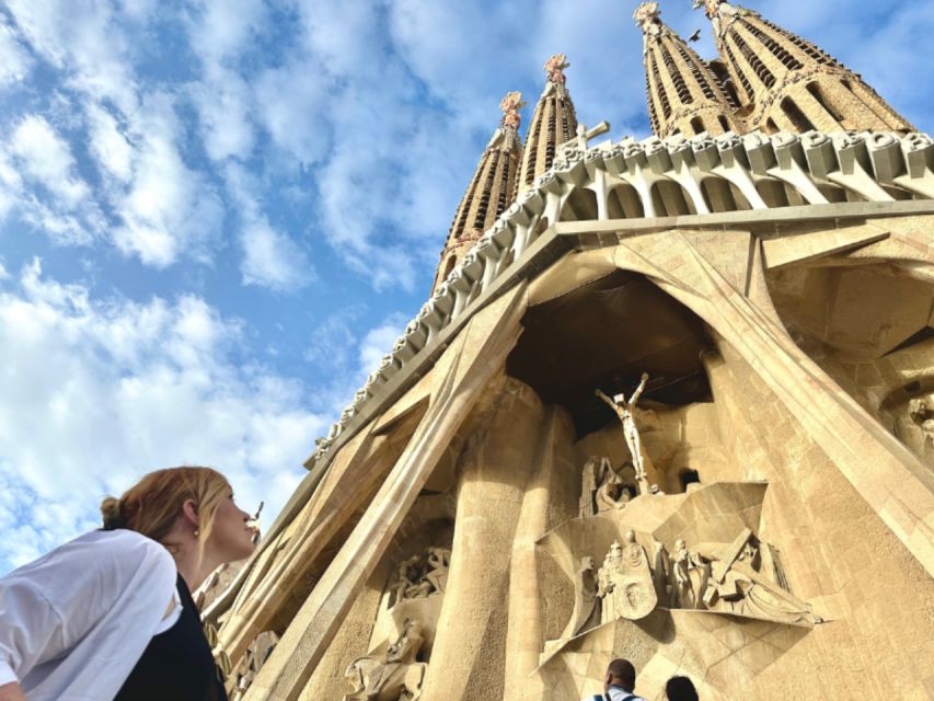 Barcelona: Sagrada Familia Tour with Skip-the-Line Access - Dress and bag rules matter here
