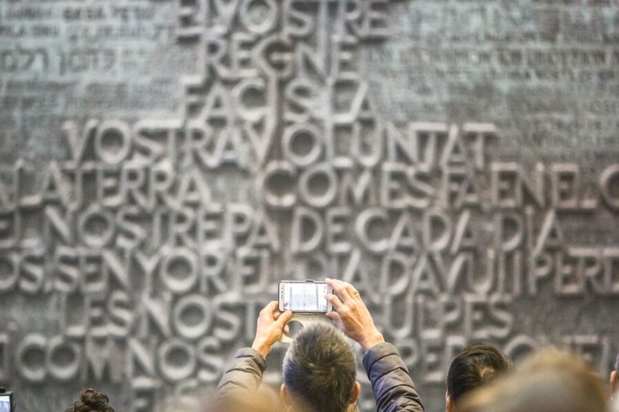Barcelona: Sagrada Familia with Towers and Park Güell Tour - The 30-minute break and transfer