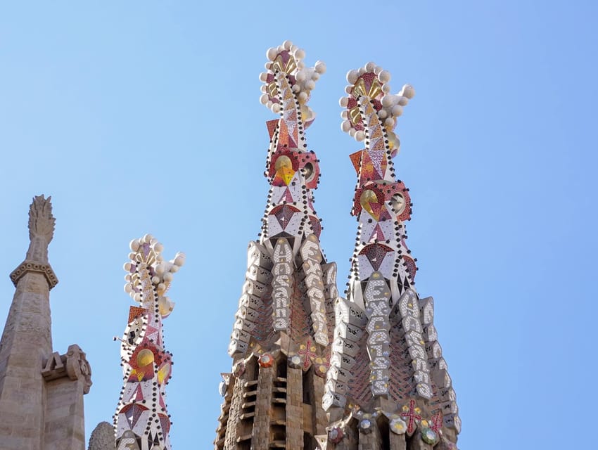 Barcelona: Sagrada Familia with Towers and Park Güell Tour - The museum and Gaudí’s working process