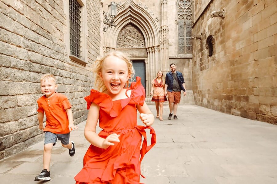 ✅ Barcelona: Sightseeing Professional Photoshoot Session - What happens during the 1.5-hour walk