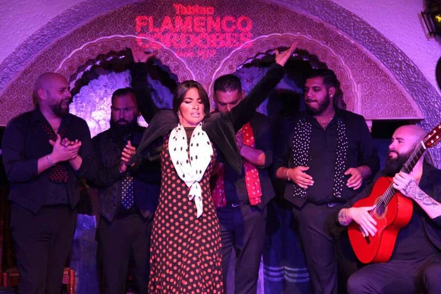 Barcelona: Tablao Flamenco Cordobes Show and Drink in Rambla - Finding the tablao between Liceu and Drassanes