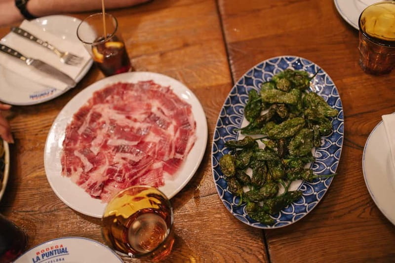 Barcelona: Tapas Food Crawl Walking Tour with Tastings - The guide makes the difference