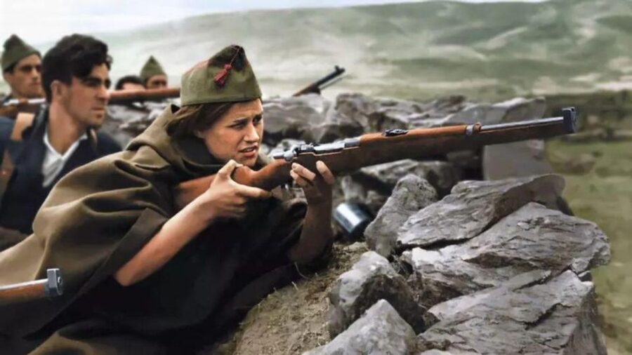 Barcelona: The Spanish Civil War Historical Walking Tour - Making sense of the factions