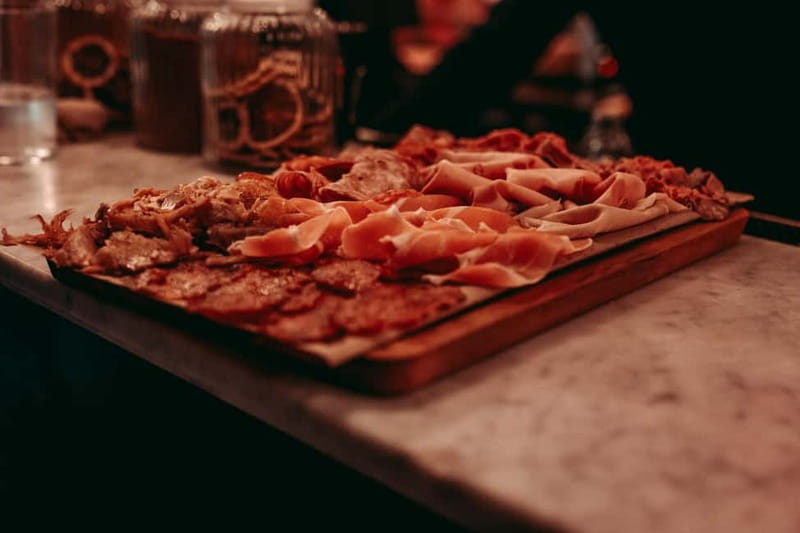 Barcelona: Tipsy Tapas & History Tour in the Gothic Quarter - Who will enjoy this Gothic Quarter evening?