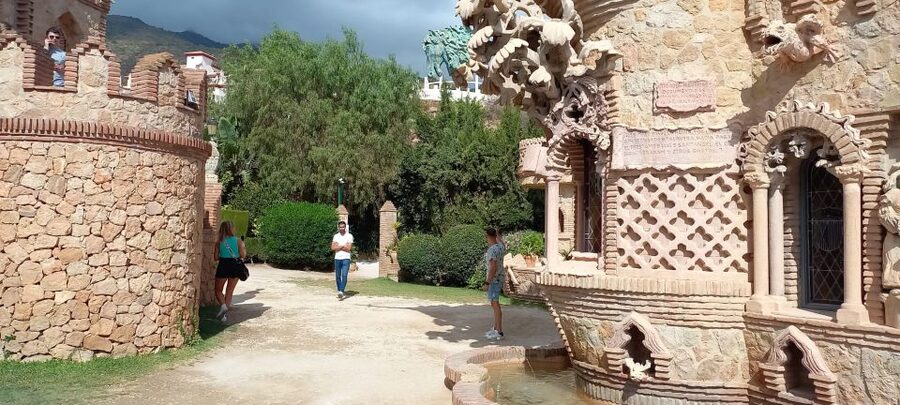 Benalmadena: Colomares Castle Tour with Entry Ticket - Why Colomares Castle is more than a photo stop