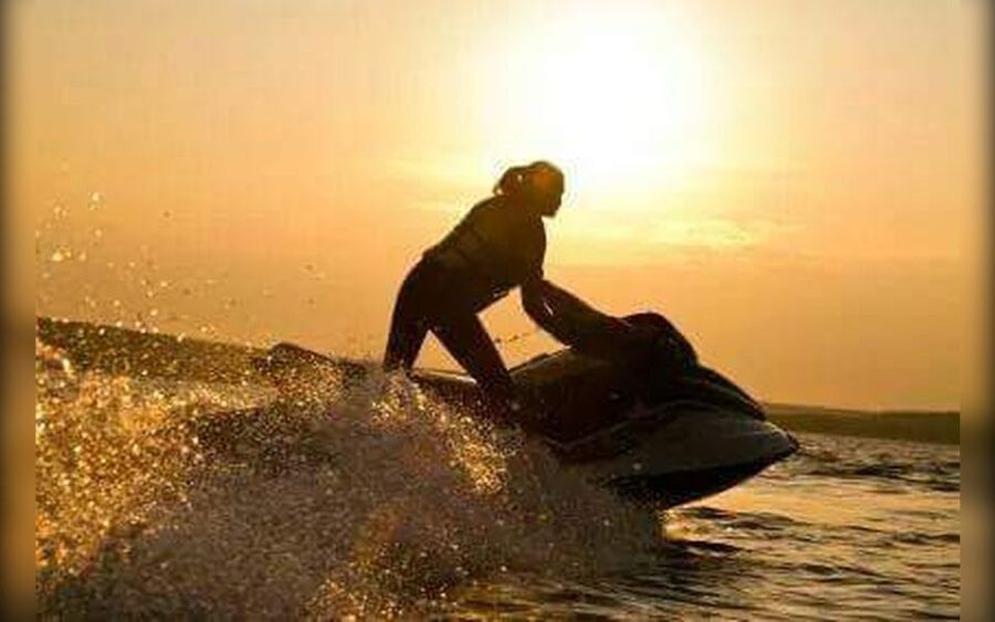Benidorm: Jet Ski Tour with Instructor - What happens at Playa de Levante