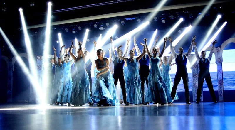 Benidorm: Show at Benidorm Palace - Entering Benidorm Palace for the Elements show