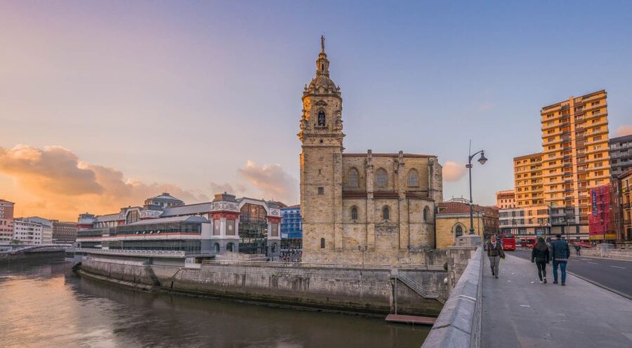 Bilbao: Bilbao Cathedral and San Anton Church Entry Ticket - San Anton Church and the old city around it