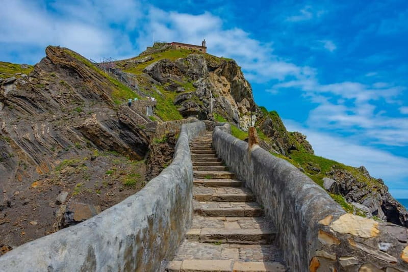 Bilbao: Gaztelugatxe, Bermeo, Mundaka, Gernika, & Wine Tour - Gaztelugatxe and the 241-step challenge