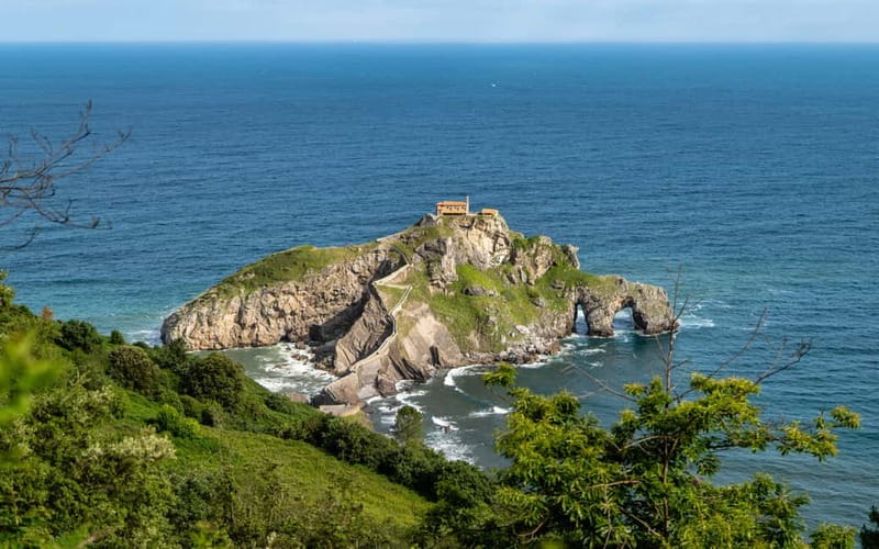 Bilbao: Gaztelugatxe, Bermeo, Mundaka, Gernika, & Wine Tour - Bermeo, a working coastal town with a short walking tour
