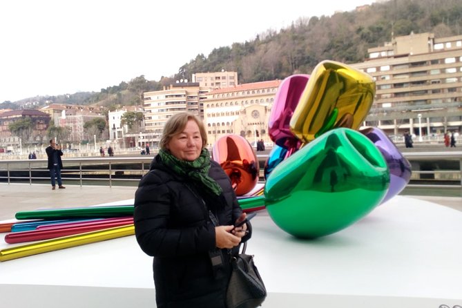 Bilbao: Guggenheim Like Never Before: VIP Access. Small Group.Top - What makes Javier, Laura, Garazi, and Xavier different