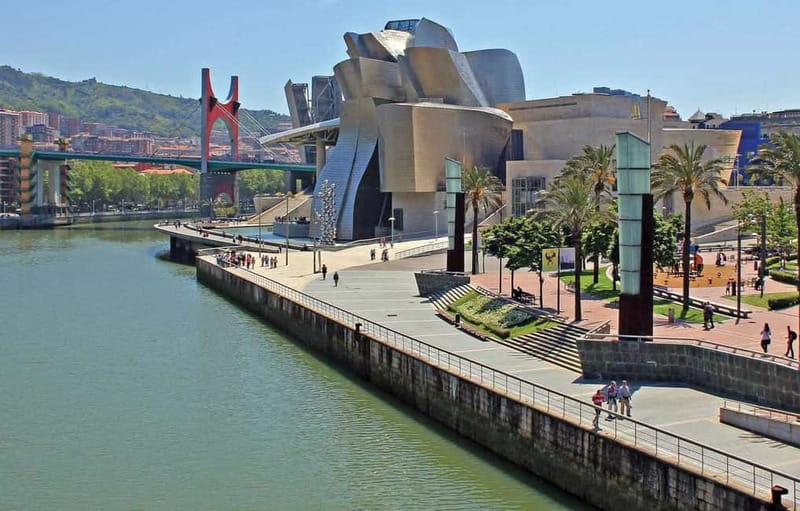 Bilbao: Guggenheim Museum Tour with Skip-the-Line Tickets - Meeting the guide at Mazarredo Zumarkalea