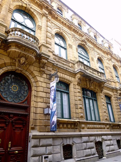 Bilbao old town walking tour - La Ribera Market and the practical side of pintxos