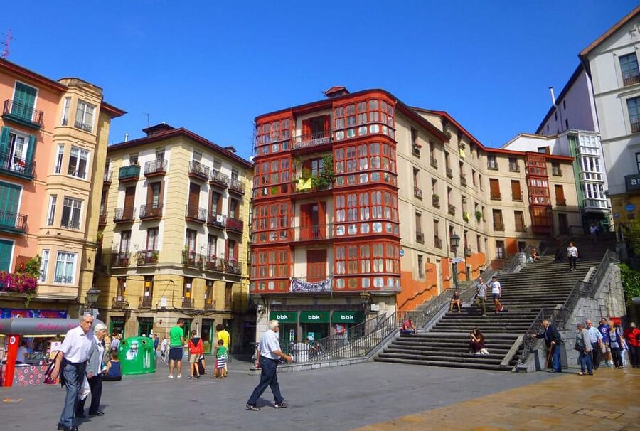 Bilbao old town walking tour - San Nikolas Church and Bilbao’s first impressions