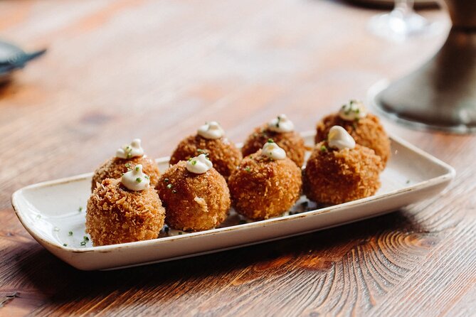 Bohemian Barcelona Neighborhood Evening Tapas & Wine Tour - What the five wines add to the evening