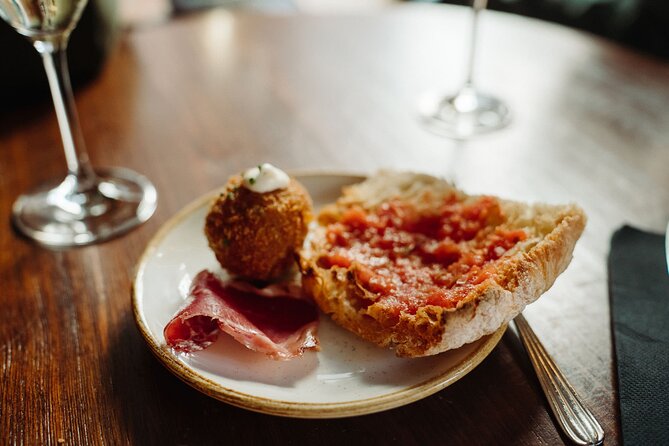 Bohemian Barcelona Neighborhood Evening Tapas & Wine Tour - Starting at Santagustina with Cava